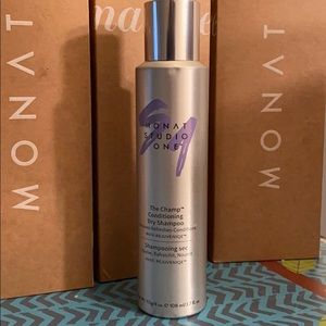 Monat the champ conditioning dry shampoo